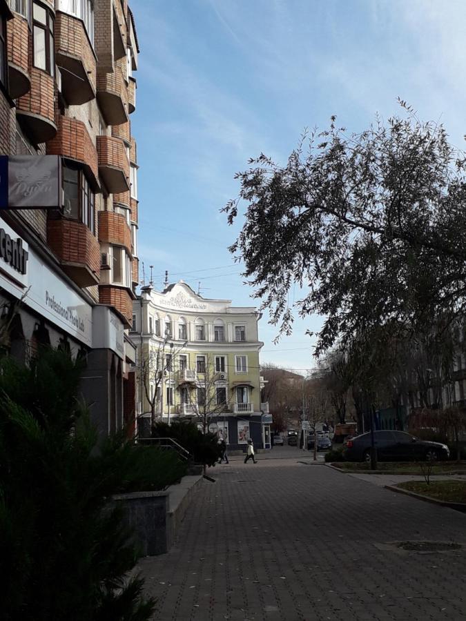 Апартаменты На Проспекте Почтовый Kryvyj Rih Esterno foto