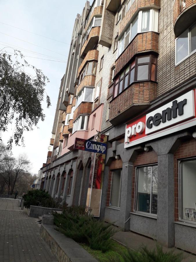 Апартаменты На Проспекте Почтовый Kryvyj Rih Esterno foto